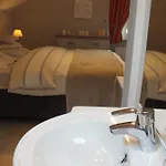 Bed and Breakfast Le Club De La Source 2*