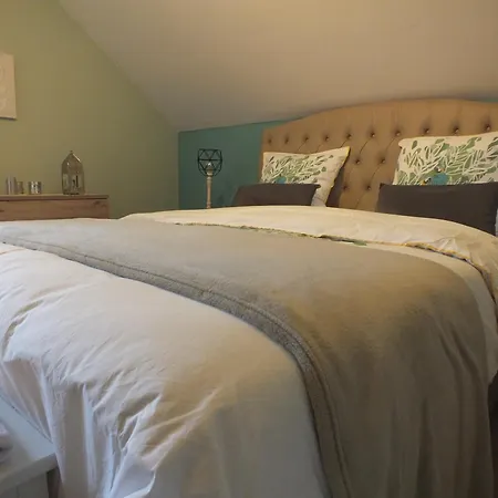 Le Club De La Source Bed & Breakfast 2*
