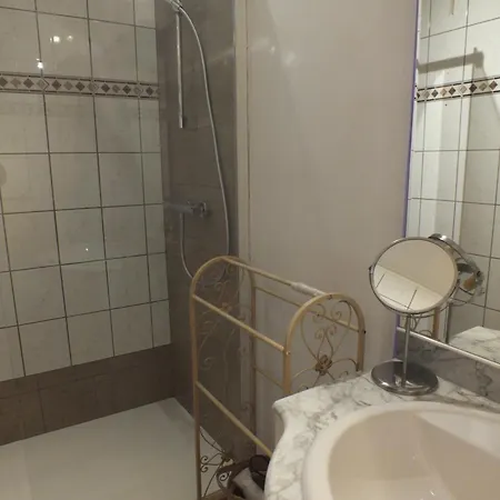 Bed & Breakfast Le Club De La Source D'hotes 2*