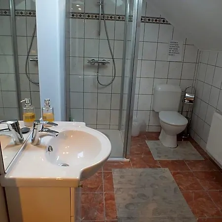 Le Club De La Source D'hotes Bed & Breakfast 2*